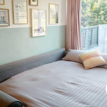 Апартаменты The Oldbrook Garden Flat Милтон-Кейнс Экстерьер фото